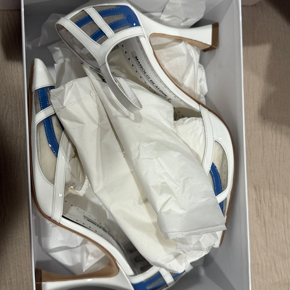 Manolo Blahnik Urema Pointed toe d’orsay pump - Picture 12 of 12